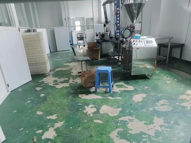 食品车间使用普通地坪漆后的现象