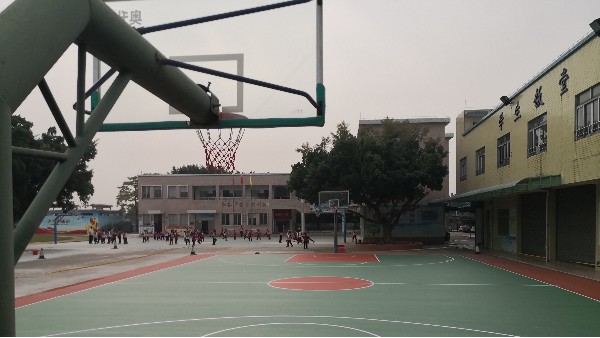 佛山蔡边小学选用地卫士压克力运动场地坪