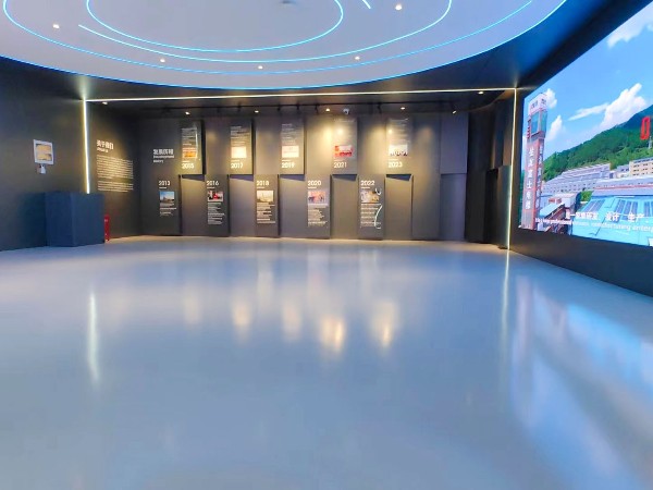 数字化展厅地面选材指南：为何彩砂自流平地坪漆是优选？